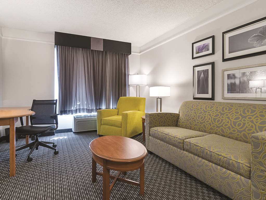 La Quinta Inn & Suites By Wyndham Ontario Airport Habitación foto